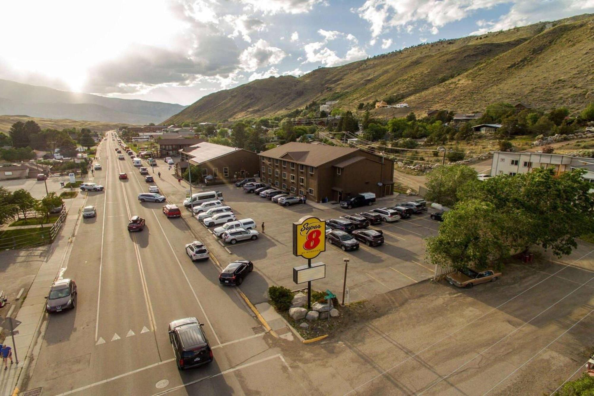 Super 8 By Wyndham Gardiner/Yellowstone Park Area Eksteriør billede