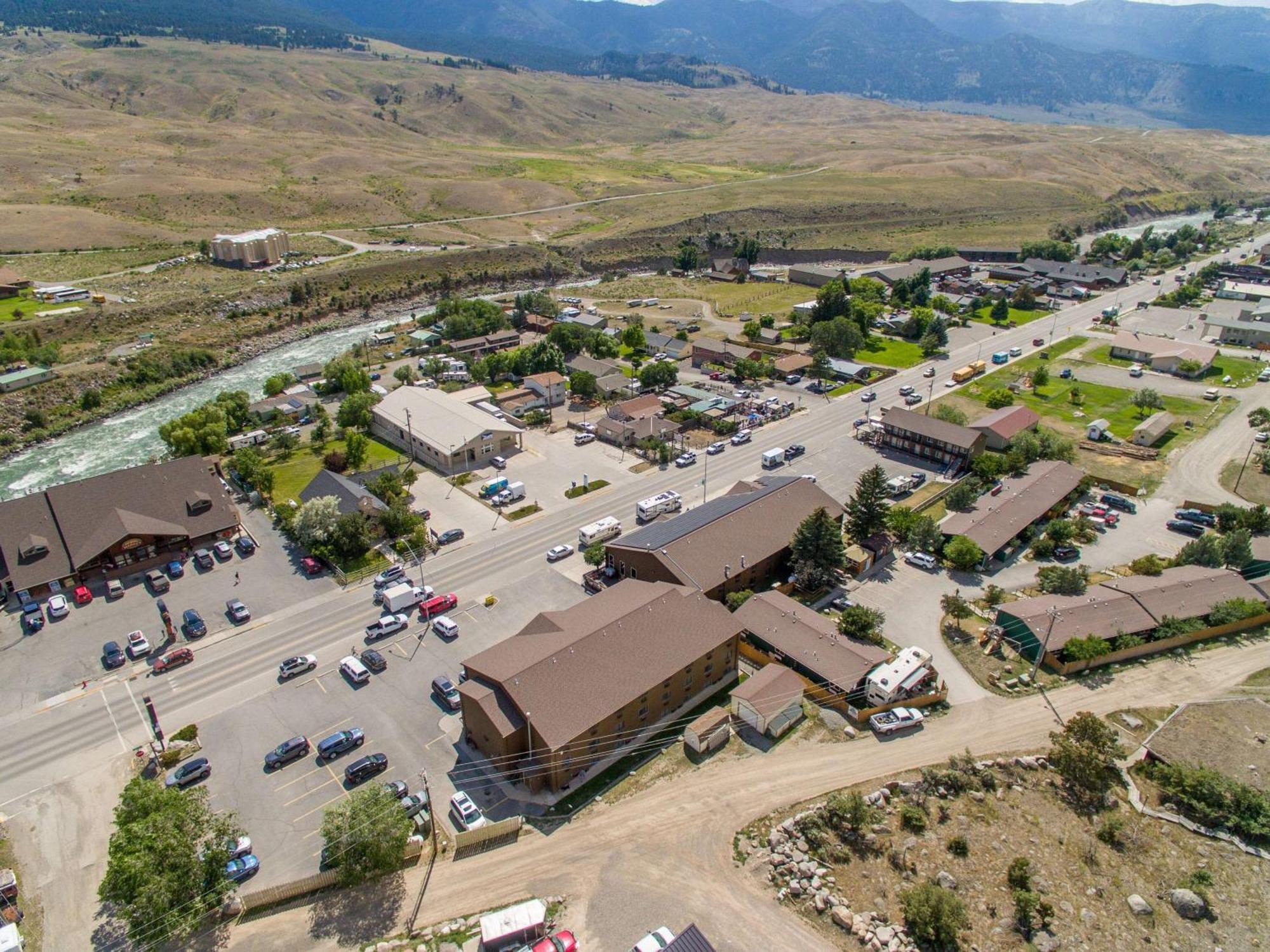 Super 8 By Wyndham Gardiner/Yellowstone Park Area Eksteriør billede