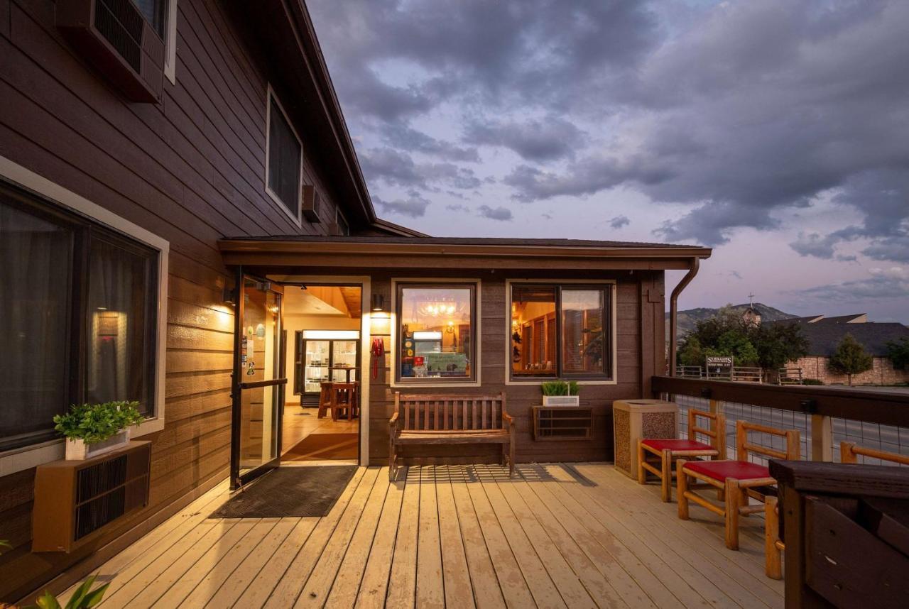 Super 8 By Wyndham Gardiner/Yellowstone Park Area Eksteriør billede