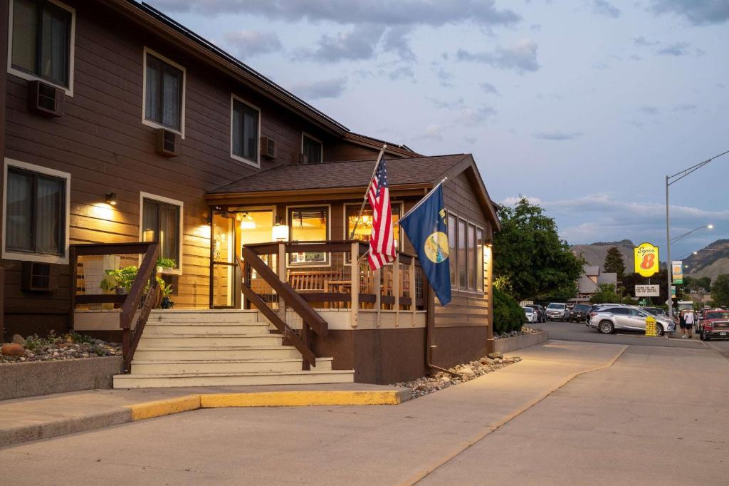 Super 8 By Wyndham Gardiner/Yellowstone Park Area Eksteriør billede